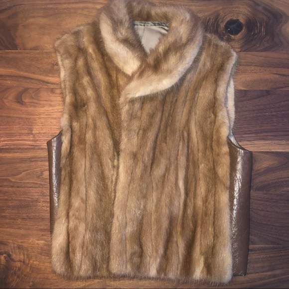 Real fur vest with leather sides pockets and clasp - Picture 1 of 9